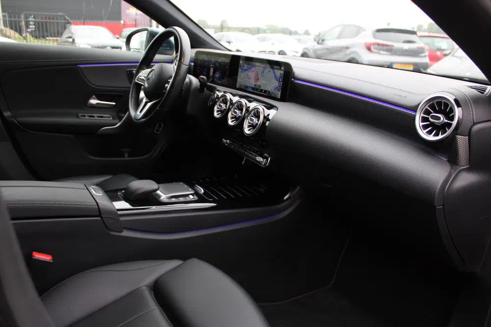 Mercedes-Benz CLA 180 AUT7 Luxury Line PANORAMADAK LE uit 2020, foto 15