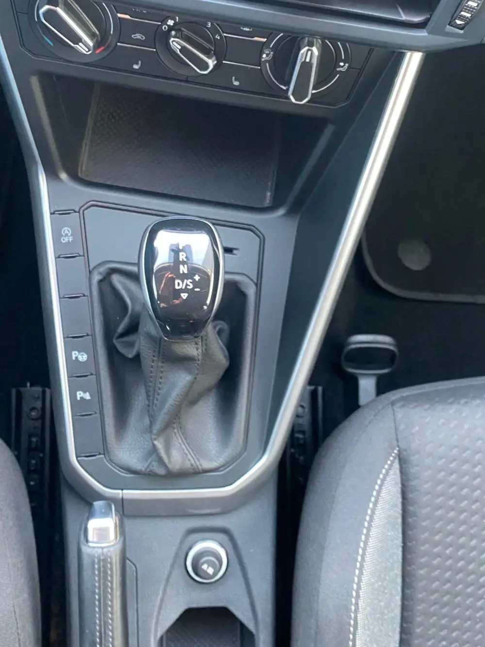 Volkswagen POLO 1.0 TSI R-Line uit 2022, foto 17