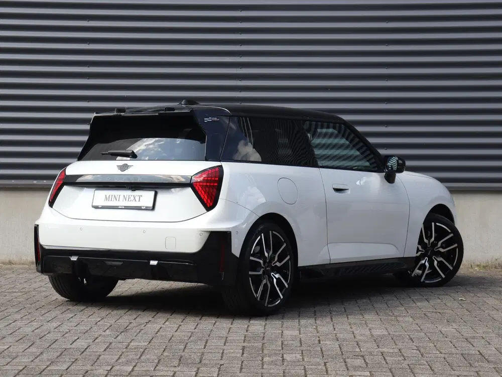 Mini John Cooper Works Cooper E uit 2024, foto 2