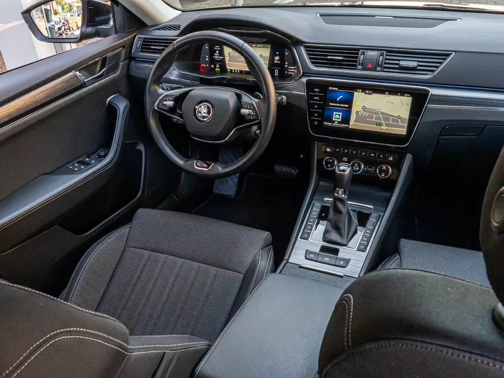 Skoda Superb 1.4 TSI iV Sportline Business 19 INCH CAM uit 2023, foto 2