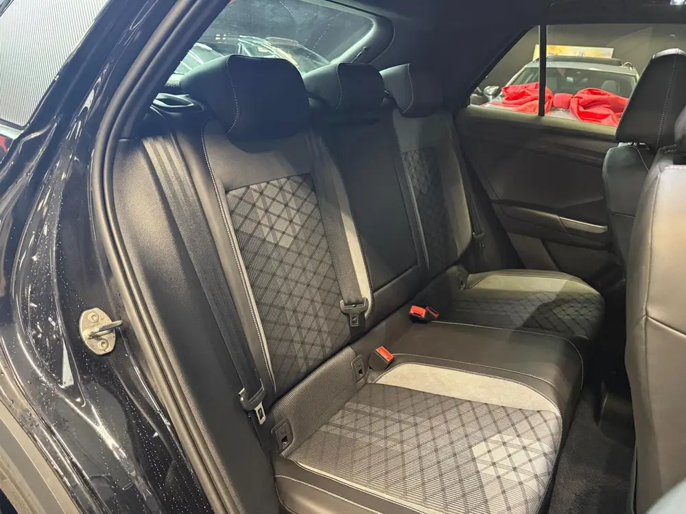 Volkswagen T-Roc 1.5 TSI 3X R-Line|PANO|LANEASSIST|CAMERA|CA uit 2024, foto 2