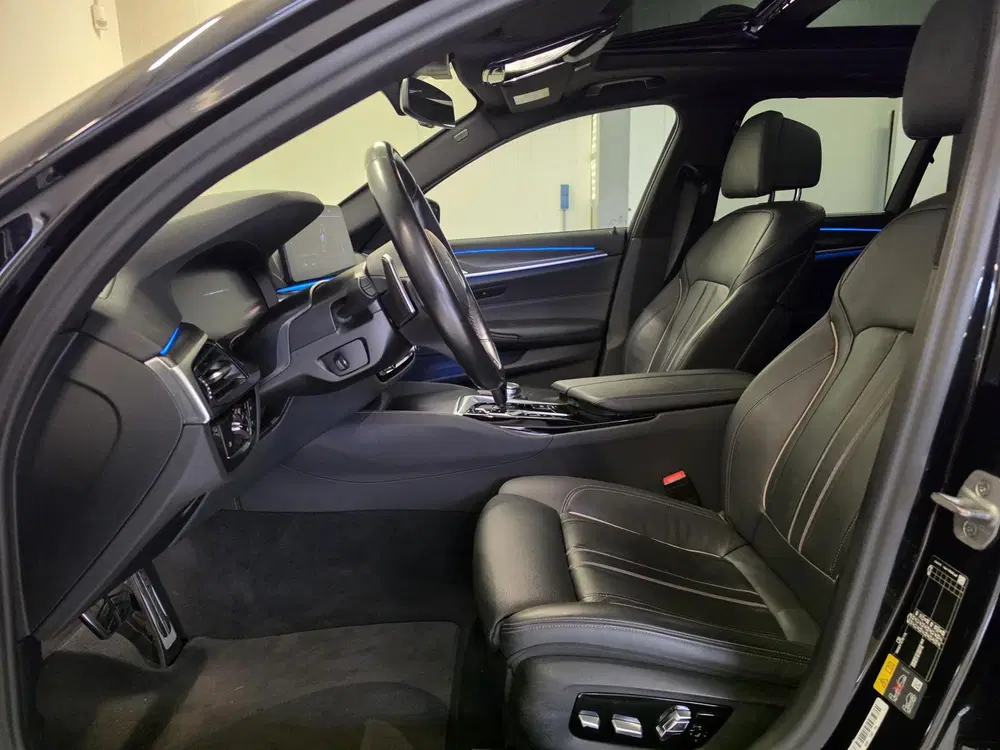 BMW 5-serie 530e M-sport uit 2023, foto 12