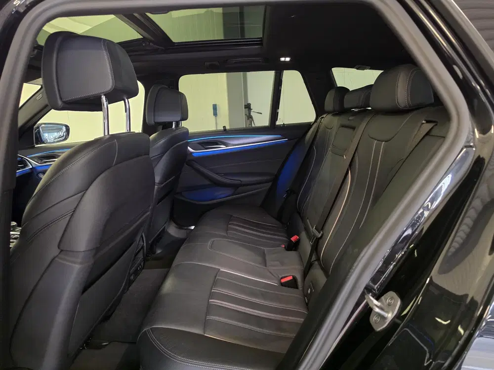 BMW 5-serie 530e M-sport uit 2023, foto 13