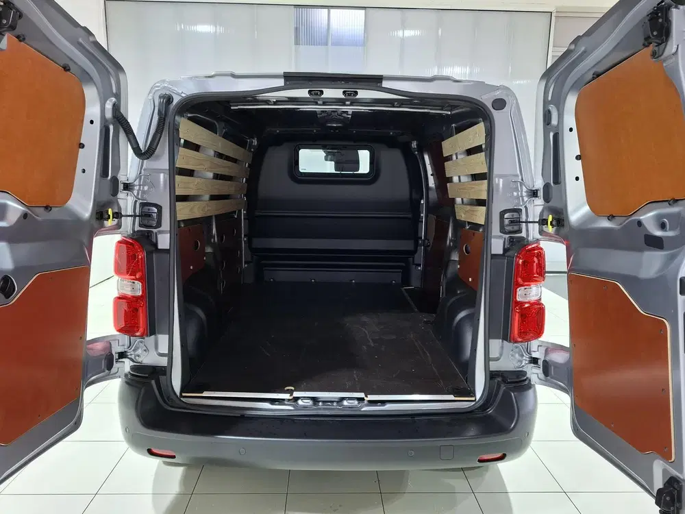 Toyota Proace 2.0 D-4D L1 Challenger Lat uit 2024, foto 13