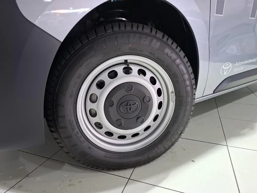 Toyota Proace 2.0 D-4D L1 Challenger Lat uit 2024, foto 2
