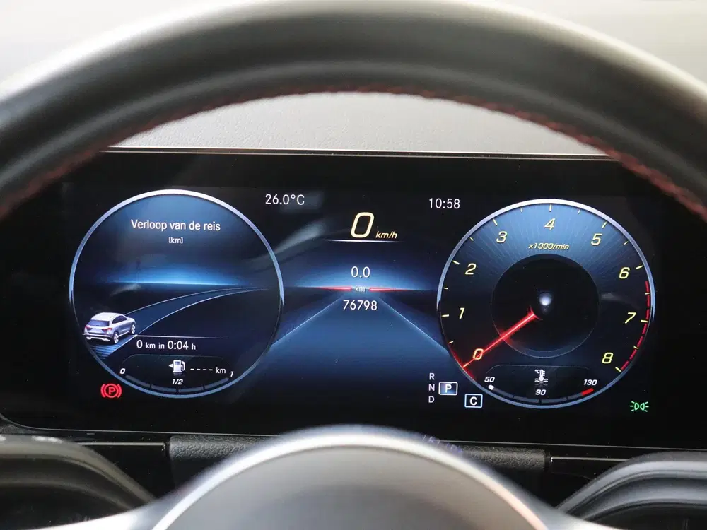 Mercedes-Benz GLA 200 AMG Line uit 2022, foto 12