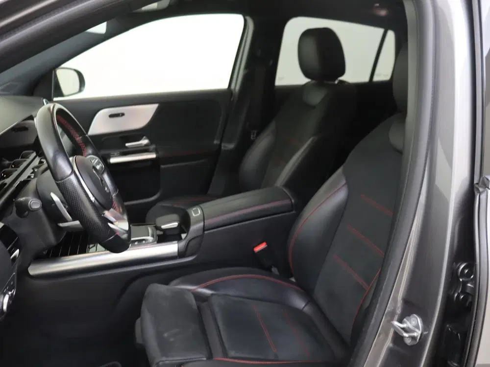 Mercedes-Benz GLA 200 AMG Line uit 2022, foto 3