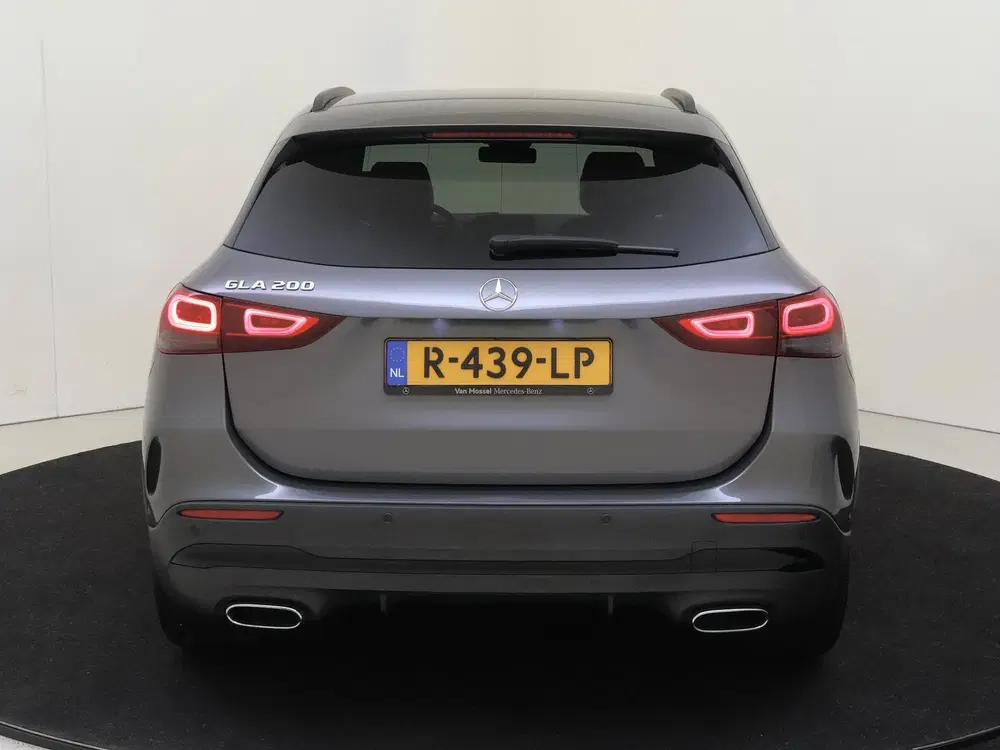 Mercedes-Benz GLA 200 AMG Line uit 2022, foto 8