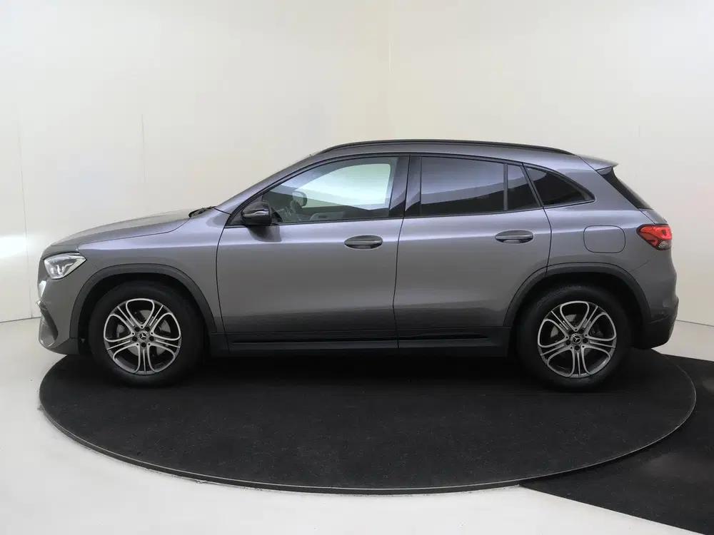 Mercedes-Benz GLA 200 AMG Line uit 2022, foto 9