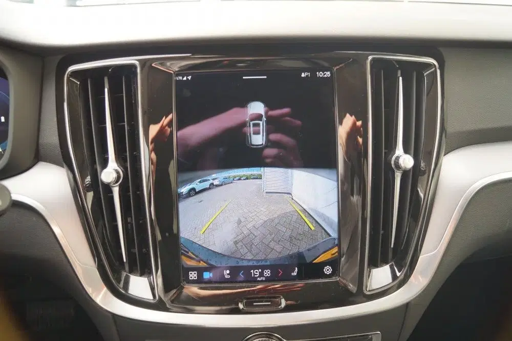 Volvo V60 2.0 B4 197pk Automaat Core -NAVI-ECC-LED-C uit 2023, foto 12