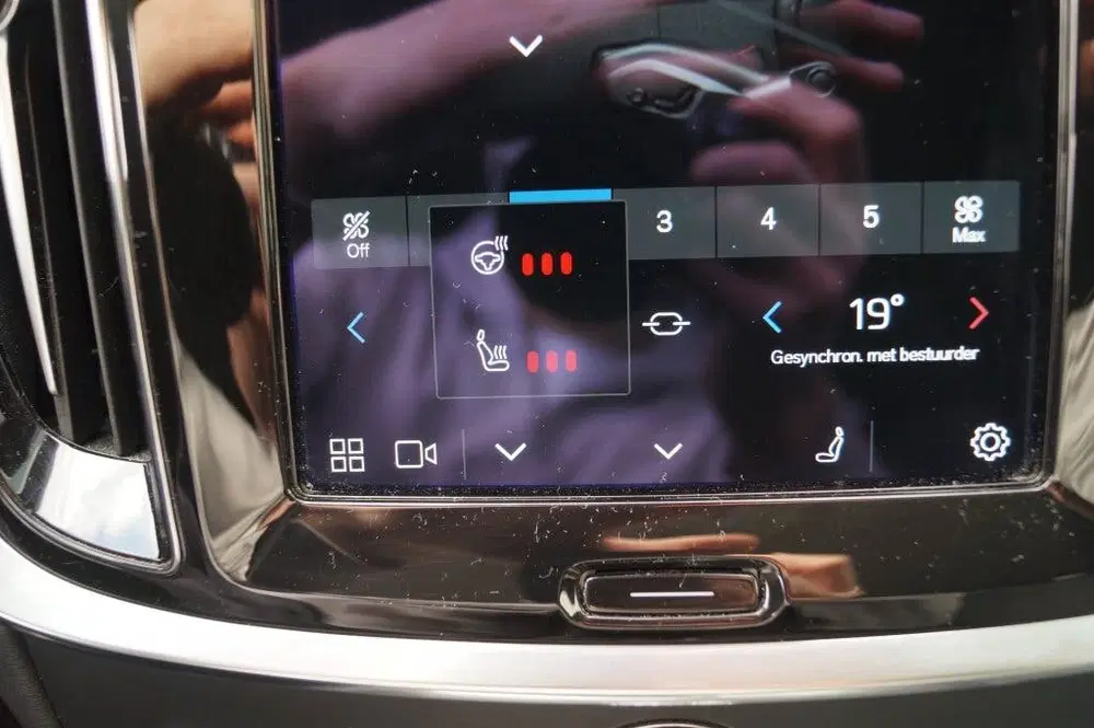 Volvo V60 2.0 B4 197pk Automaat Core -NAVI-ECC-LED-C uit 2023, foto 16