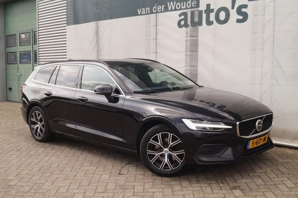 Volvo V60 2.0 B4 197pk Automaat Core -NAVI-ECC-LED-C uit 2023, foto 4
