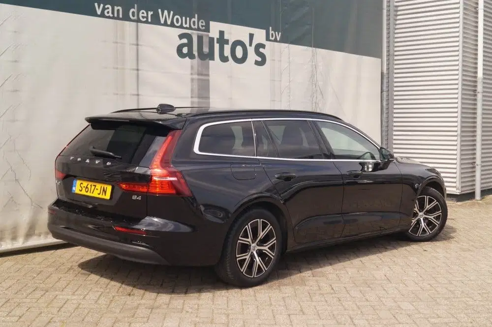 Volvo V60 2.0 B4 197pk Automaat Core -NAVI-ECC-LED-C uit 2023, foto 5