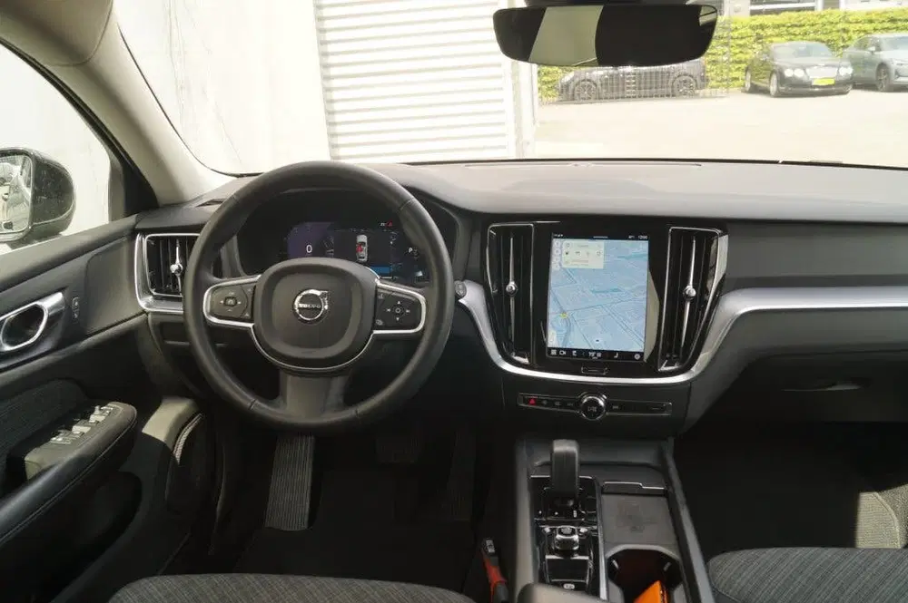 Volvo V60 2.0 B4 197pk Automaat Core -NAVI-ECC-LED-C uit 2023, foto 9