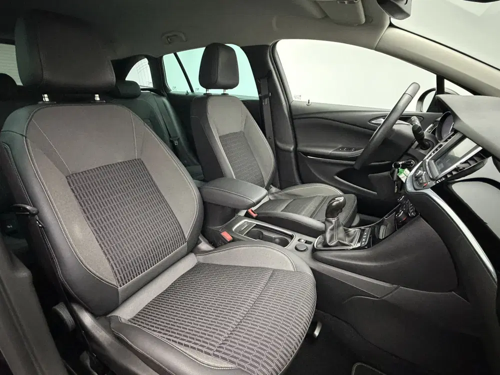 Opel Astra 1.2 130PK Design & Tech uit 2021, foto 18