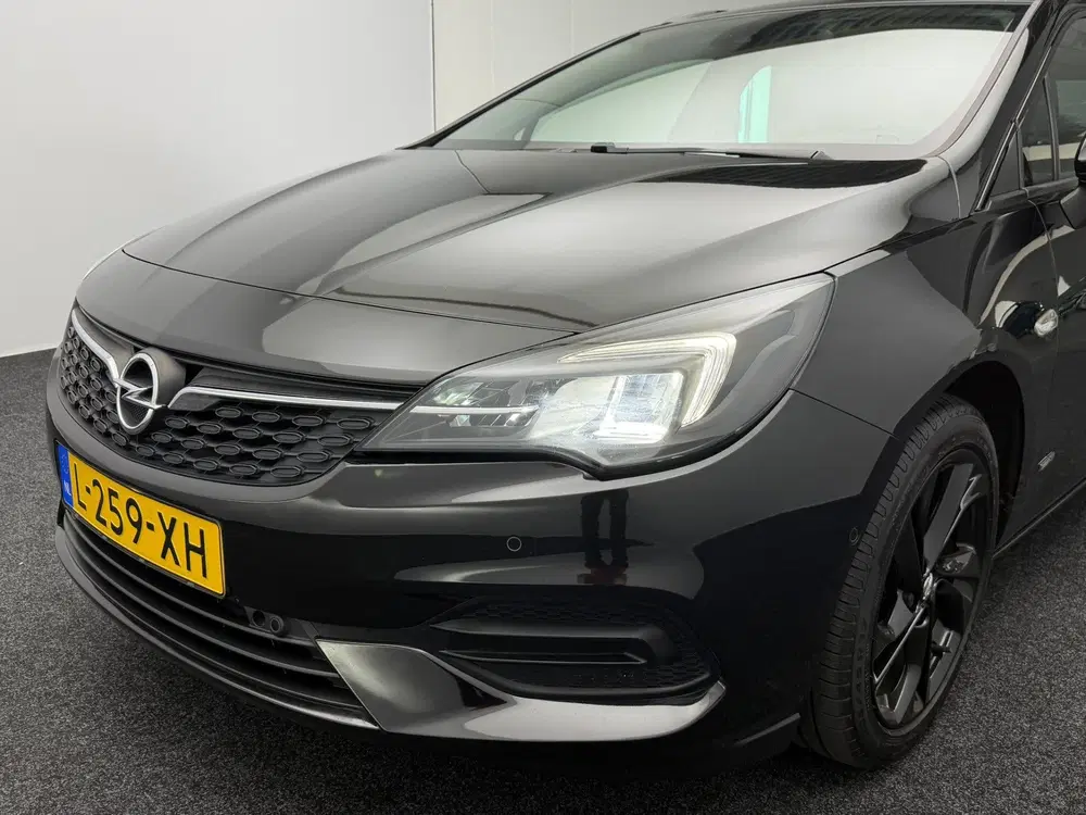 Opel Astra 1.2 130PK Design & Tech uit 2021, foto 2