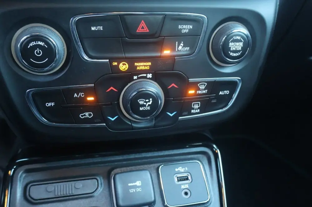 Jeep Compass 1.3T Night Eagle Limited Edition uit 2021, foto 12
