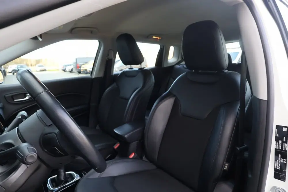 Jeep Compass 1.3T Night Eagle Limited Edition uit 2021, foto 13