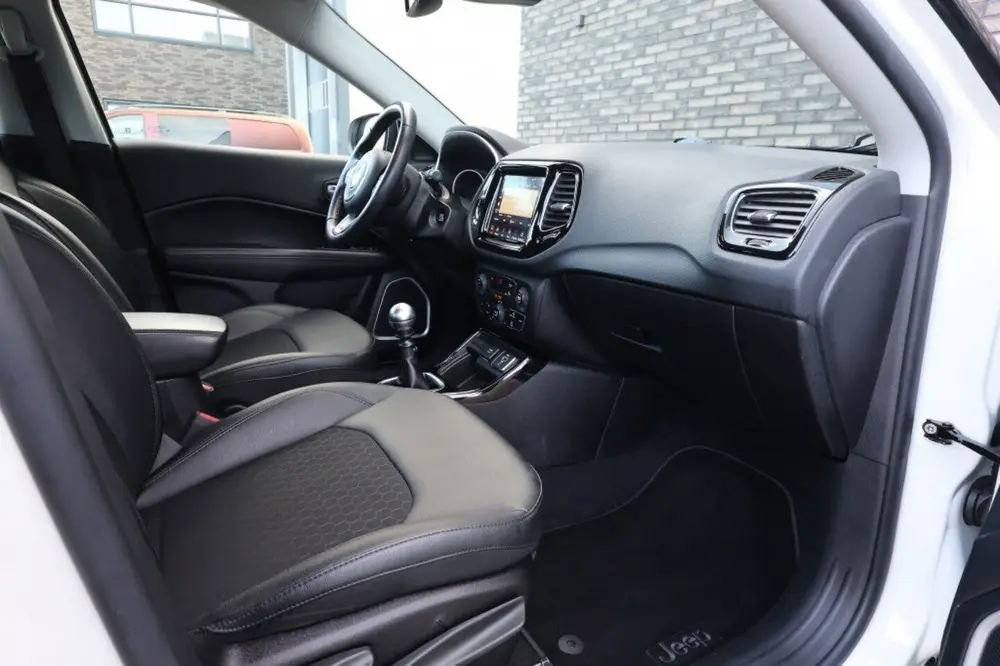 Jeep Compass 1.3T Night Eagle Limited Edition uit 2021, foto 14