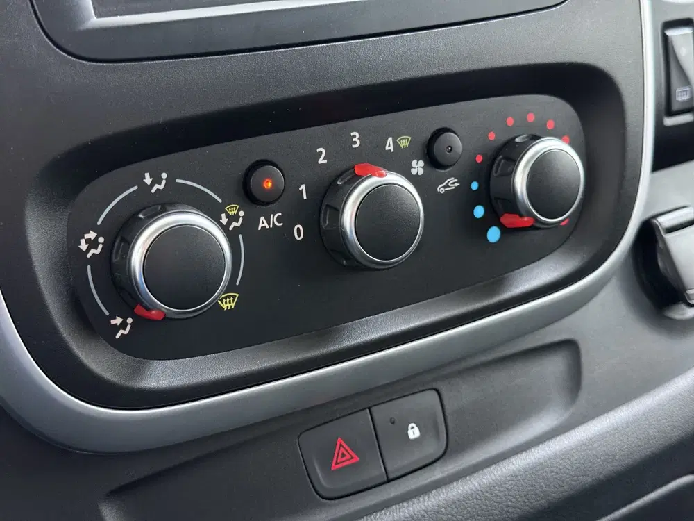 Renault Trafic 2.0dCi 120PK T29 L1H1 Trekhaak Airco Navi uit 2021, foto 15