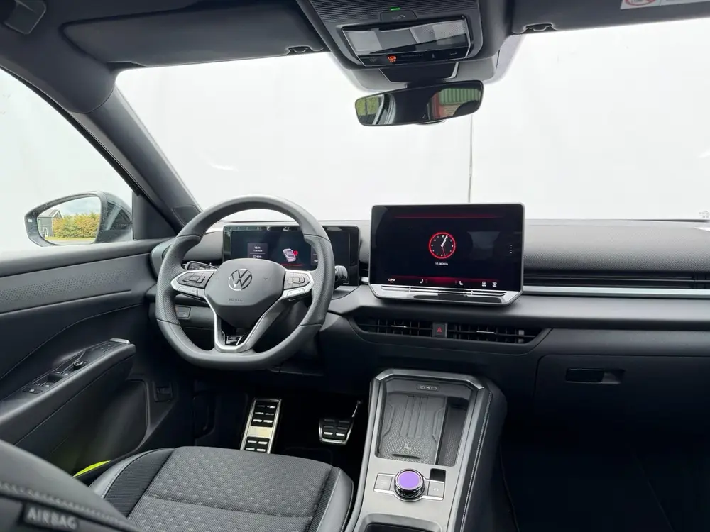 Volkswagen T-Roc 1.5 eTsi R-Line First Edition | IQ Light | uit 2026, foto 3
