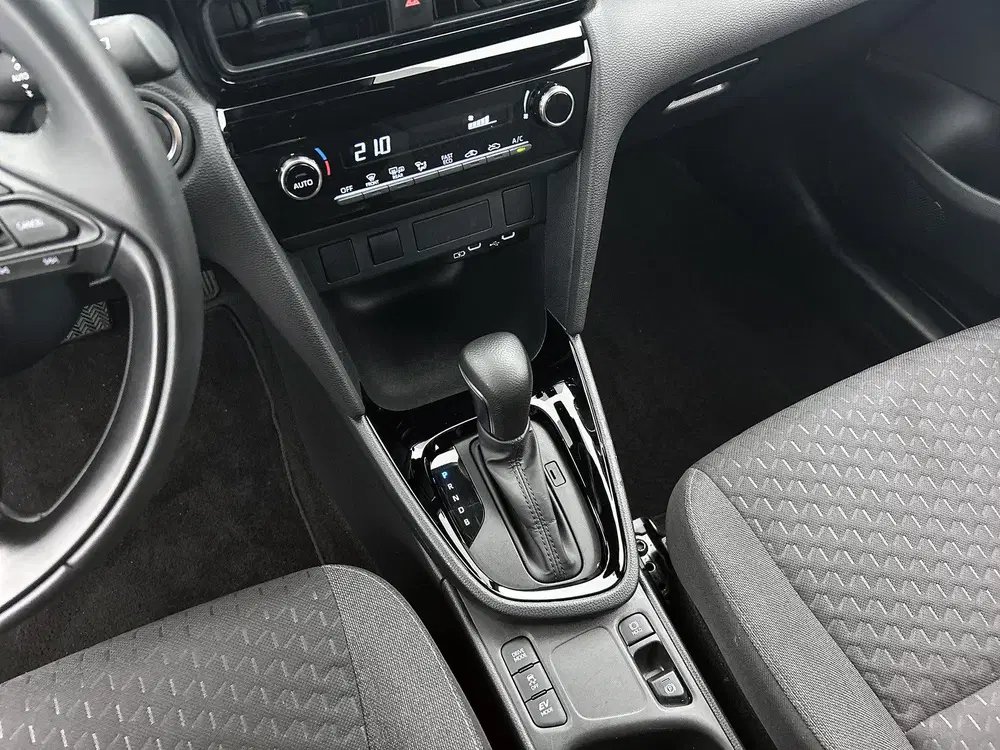 Toyota Yaris Cross 1.5 Hybrid 115 First Edition uit 2025, foto 12