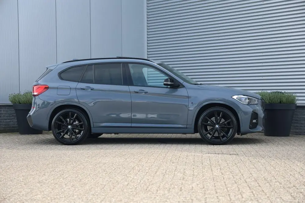 BMW X1 xDrive25e 220pk M-Sport Pano|Memory|H&K|Leder|Stuurvw uit 2021, foto 2