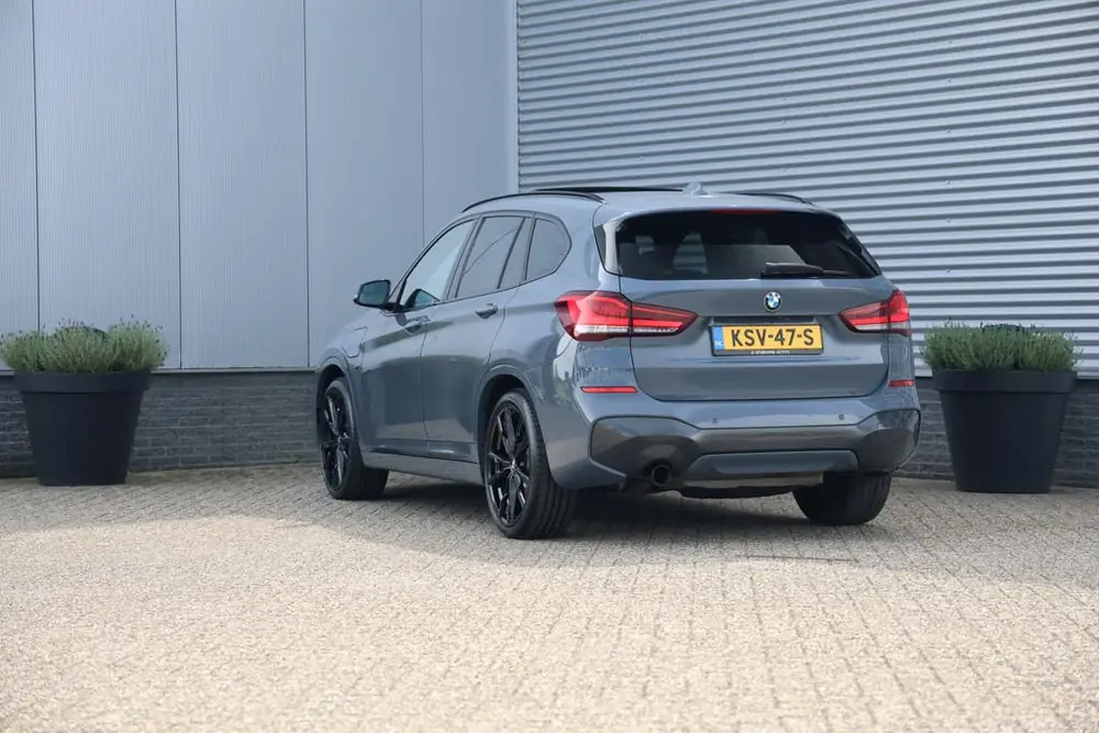 BMW X1 xDrive25e 220pk M-Sport Pano|Memory|H&K|Leder|Stuurvw uit 2021, foto 3