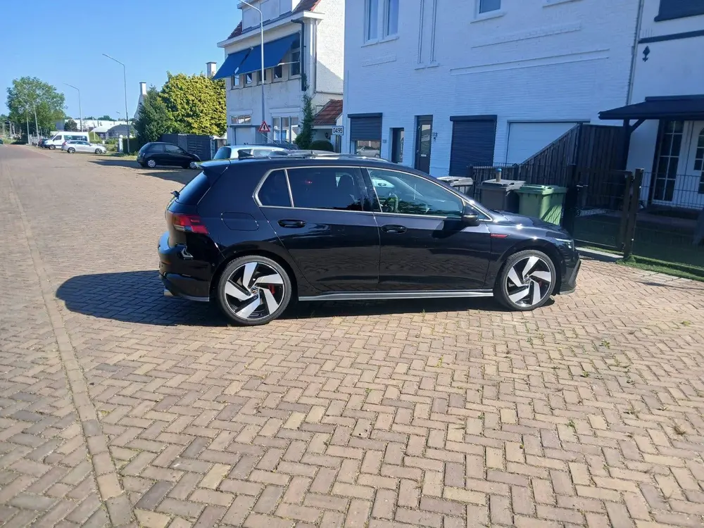 Volkswagen Golf 2.0 TSI 245pk 7-DSG 2021 Zwart uit 2021, foto 2