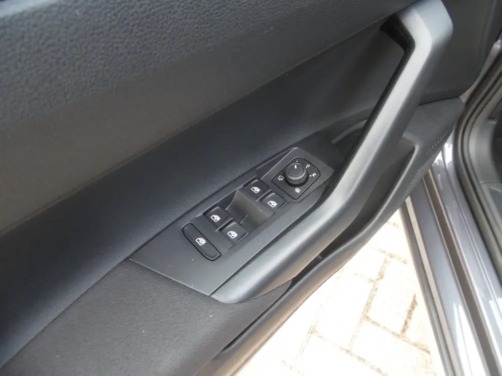 Volkswagen Taigo 1.0 TSI Life Business (bj 2024) uit 2024, foto 9