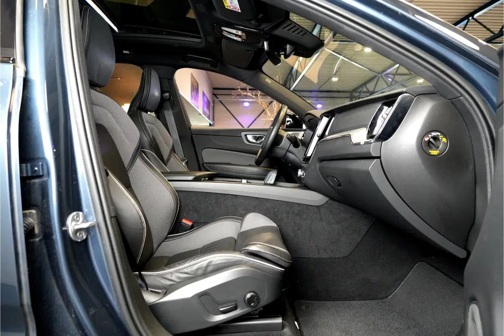 Volvo XC60 2.0 T8 AWD 335kW uit 2022, foto 4