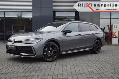 Volkswagen Passat Variant 2.0 TDI DSG R-Line Black st. 150pk uit 2024