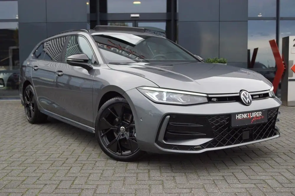 Volkswagen Passat Variant 2.0 TDI DSG R-Line Black st. 150pk uit 2024, foto 10