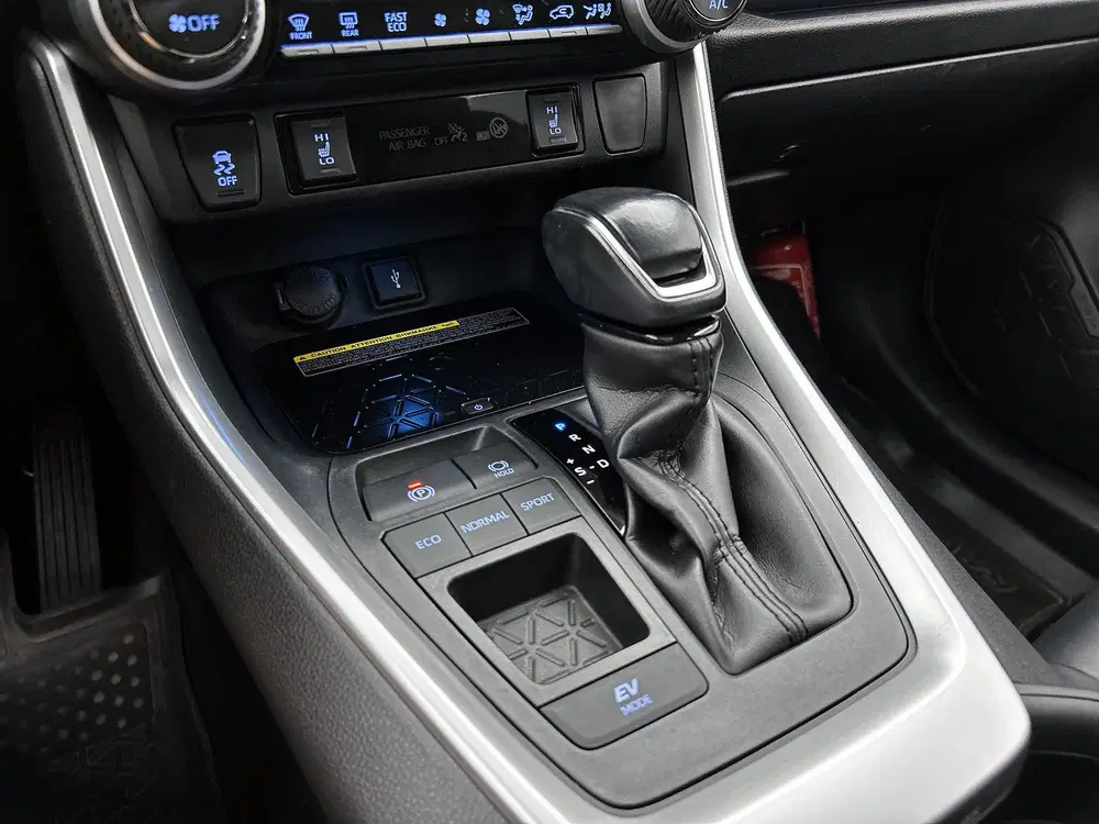 Toyota RAV 4 2.5 Hybrid Bi-Tone uit 2021, foto 11