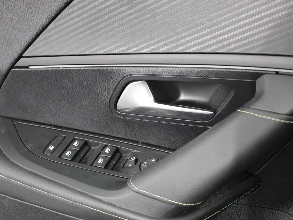 Peugeot 2008 1.2 PureTech 130 GT Cimate control Cruise uit 2023, foto 11