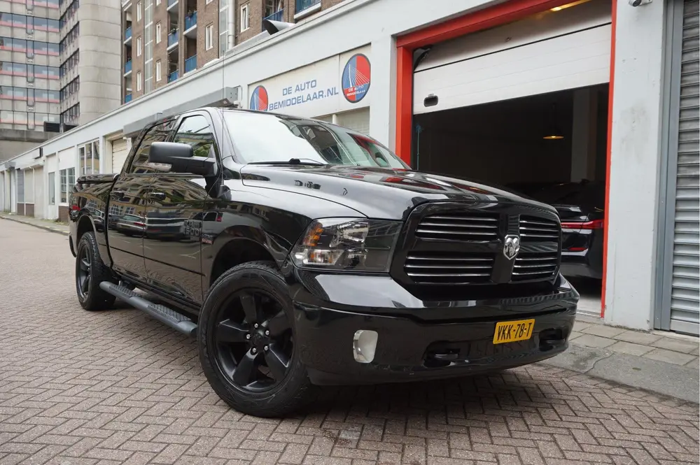 Dodge Ram 1500 5.7 V8 HEMI 4WD | BLACK OPTIC | Classic | 300 uit 2021