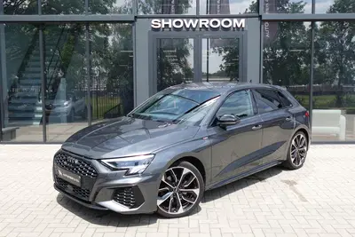Audi A3 35 TFSI S-Line KEYLESS SFEER CARPLAY' uit 2021