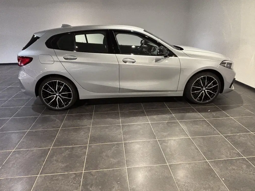 BMW 1-serie 120i High Executive uit 2021, foto 12