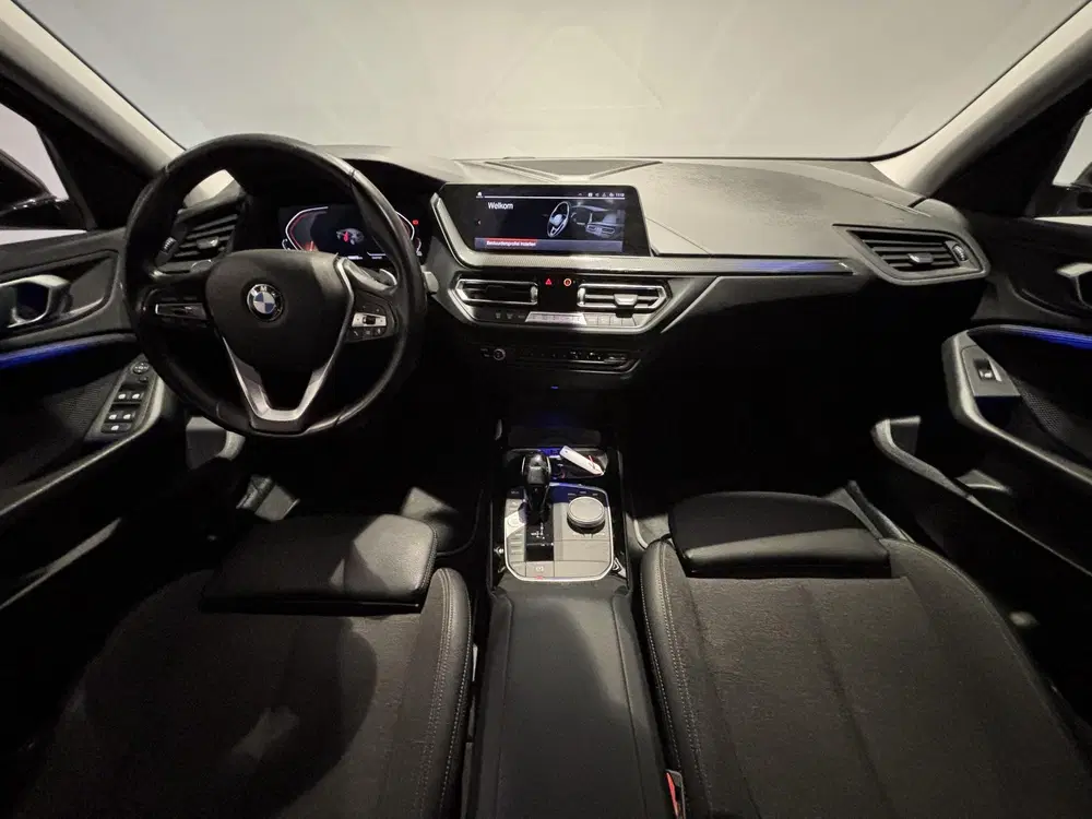 BMW 1-serie 120i High Executive uit 2021, foto 13