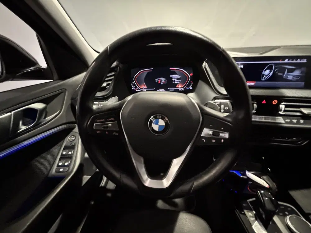 BMW 1-serie 120i High Executive uit 2021, foto 17