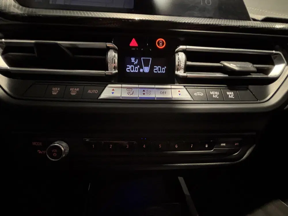 BMW 1-serie 120i High Executive uit 2021, foto 18