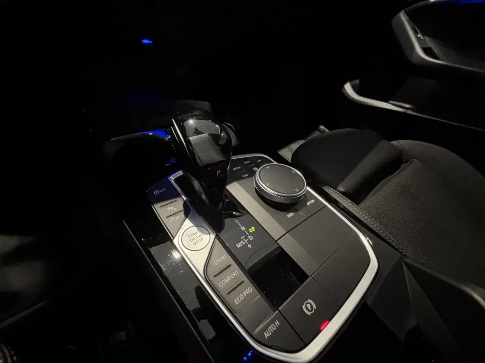 BMW 1-serie 120i High Executive uit 2021, foto 19