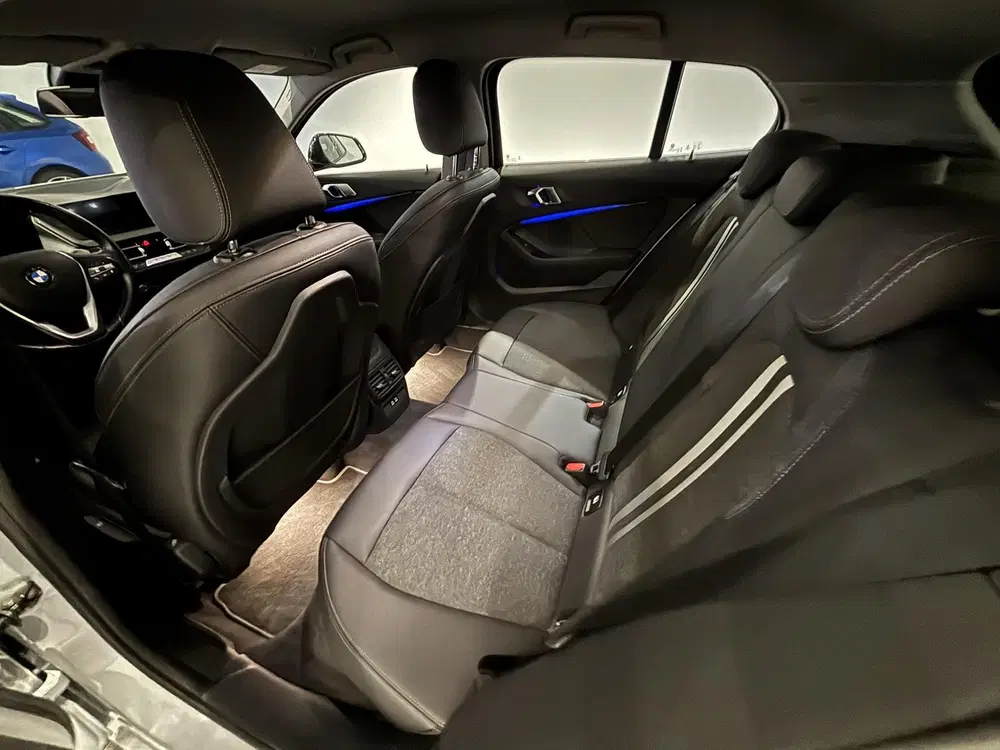 BMW 1-serie 120i High Executive uit 2021, foto 4