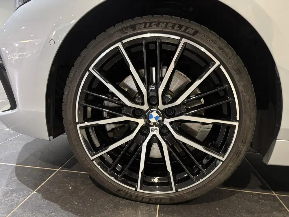 BMW 1-serie 120i High Executive uit 2021, foto 5