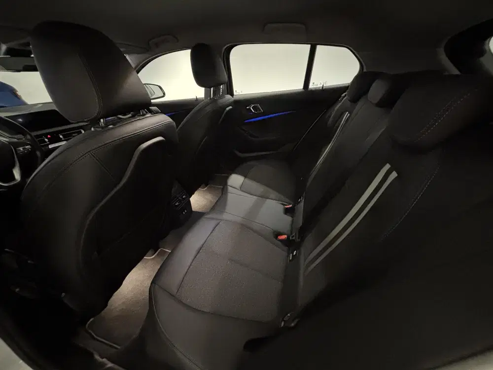 BMW 1-serie 120i High Executive uit 2021, foto 6