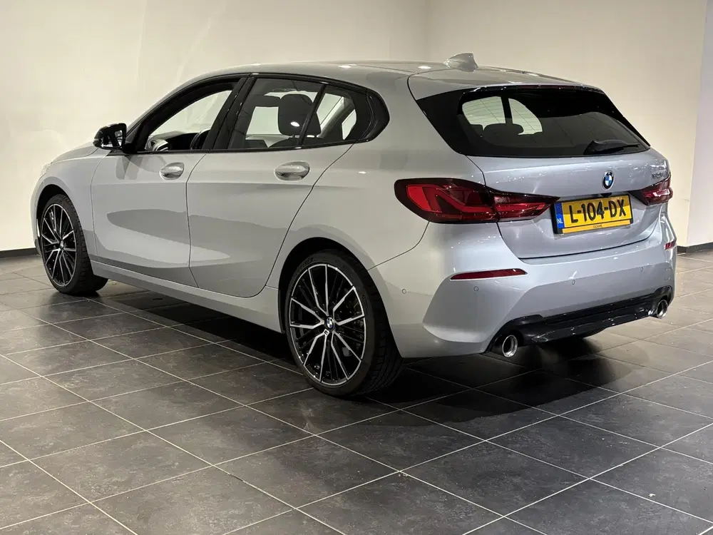 BMW 1-serie 120i High Executive uit 2021, foto 7