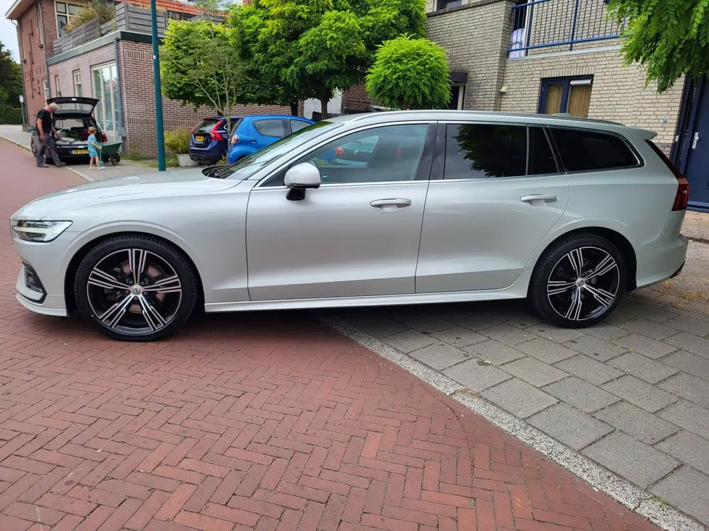 Volvo V60 2.0 T4 Inscription NAP garantie mogelijk t uit 2019, foto 2