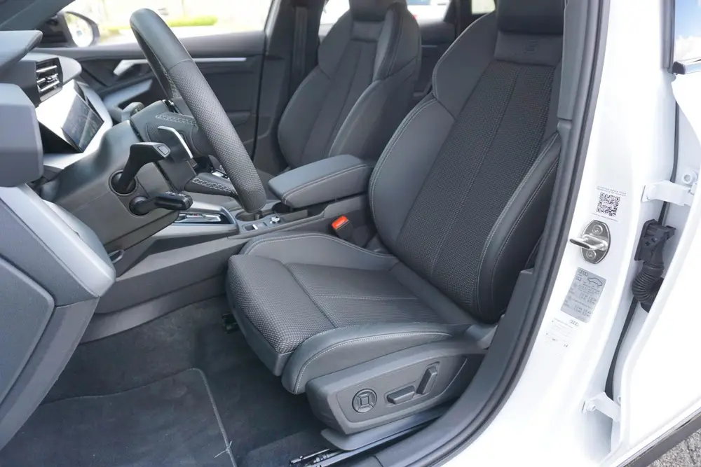 Audi A3 45 TFSIe 272pk S Edition Competition uit 2025, foto 3
