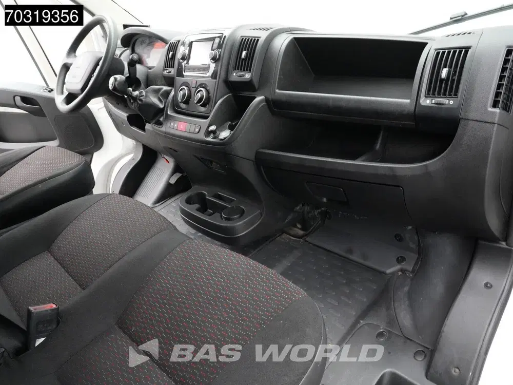 Peugeot Boxer Bakwagen Achterdeuren 140PK Navigatie Ca uit 2021, foto 12