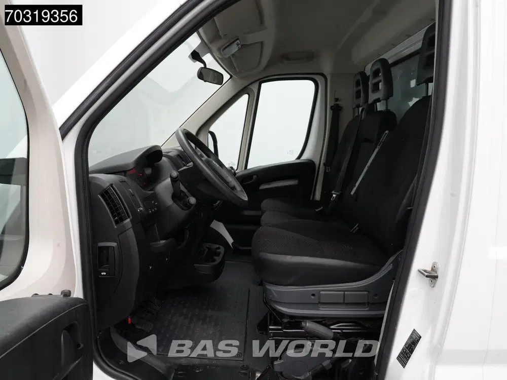 Peugeot Boxer Bakwagen Achterdeuren 140PK Navigatie Ca uit 2021, foto 13